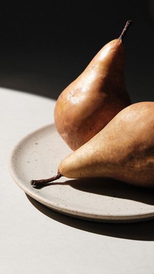 Birnen auf einem Teller